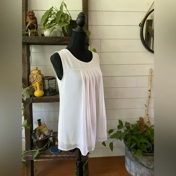 Timeson: White Sleeveless Pleated Blouse - Picture 13 of 16